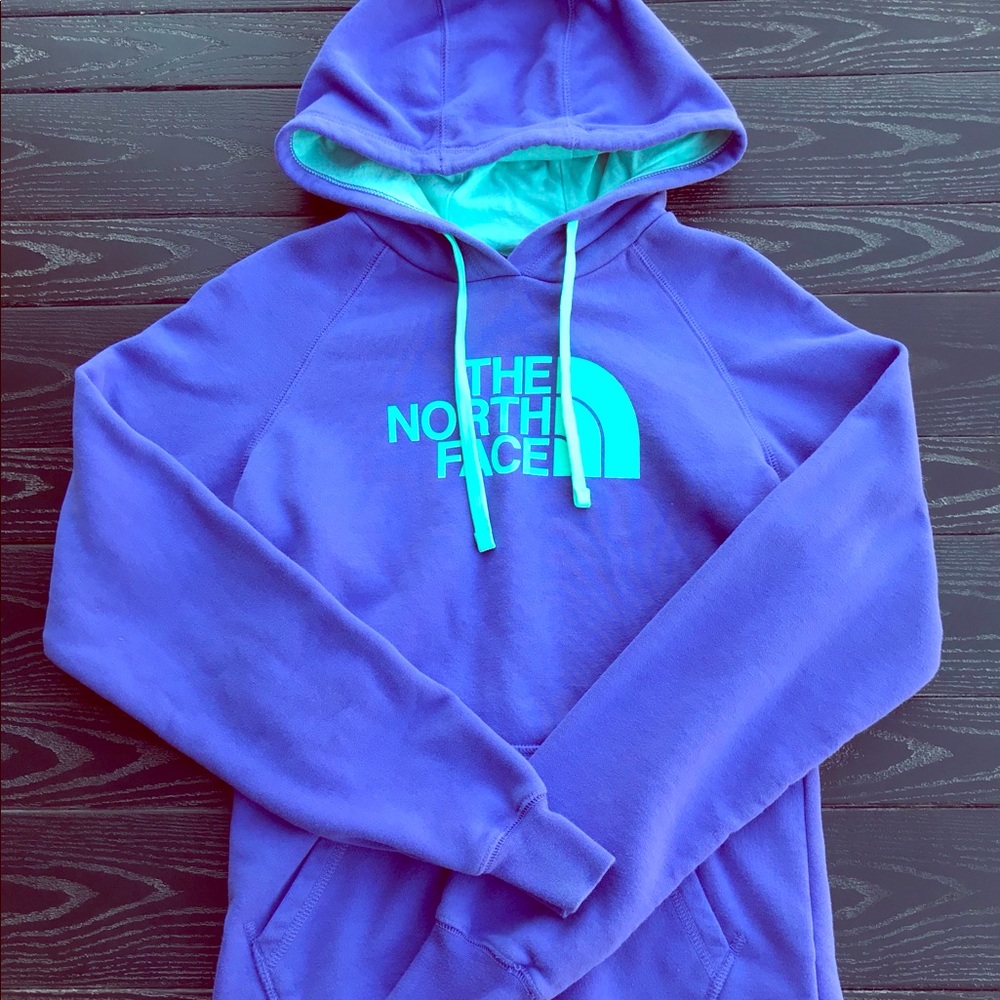 Purple adult small *NEW* The North Face hoodie